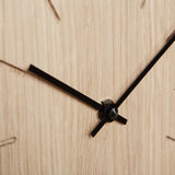 Minimalistische Tisch- und Wanduhr aus massivem Holz - Beam - Natuhr® - www.wanduhr.de