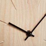 Minimalistische Tisch- und Wanduhr aus massivem Holz - Beam - Natuhr® - www.wanduhr.de