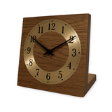 Natuhr Tischuhr Eiche Holz - Knick - Massivholz Design - goldener Metall Zahlenreif