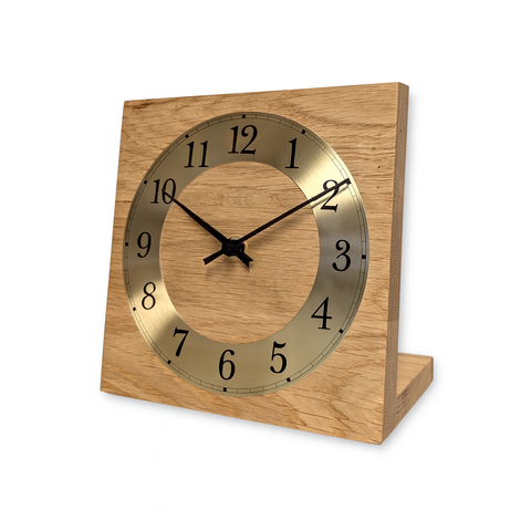 Natuhr Tischuhr Eiche Holz - Knick - Massivholz Design - goldener Metall Zahlenreif